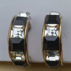 黒とクリアのフープイヤリング