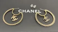 CHANEL ノベルティアシンメトリーフープピアス ゴールド