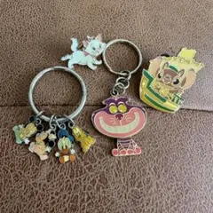 【平成レトロ】Disney キーホルダーとピンバッジ4個セット