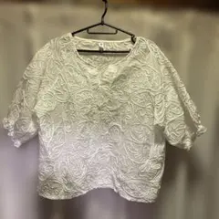 ホワイト 刺繍デザイン 半袖ブラウスのサムネイル