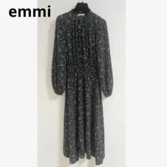 2025年最新】emmi ワンピース 花柄の人気アイテム - メルカリ