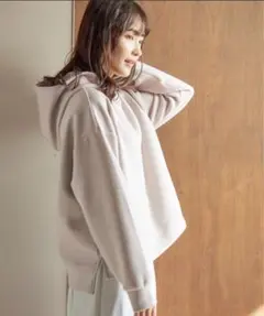 スリット入りゆるパーカー