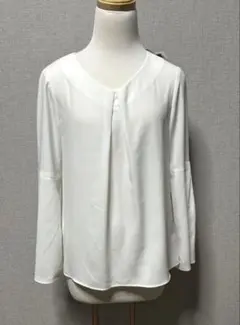 新品タグ付き★フレア袖ブラウスのサムネイル
