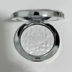 ディオールスキンフォーエヴァー グロウルミナイザー 06