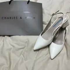 CHARLES & KEITH ホワイトパンプス
