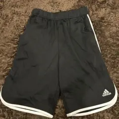 アディダス　ハーフパンツ