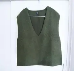 UNIQLO 3DスフレヤーンVネックベスト