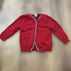 赤いVネックカーディガン