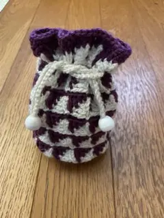 ハンドメイド　編み物ポーチ　白と紫