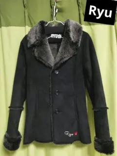Ryu ロゴとハイビスカス刺繍付きフェイクムートンジャケット