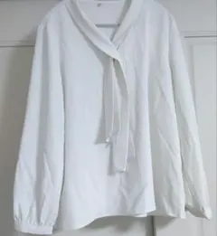 ボウタイ風リボン付き　長袖シャツ　ホワイト