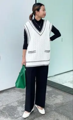 【C】 ケーブル編み Vネックニットベスト