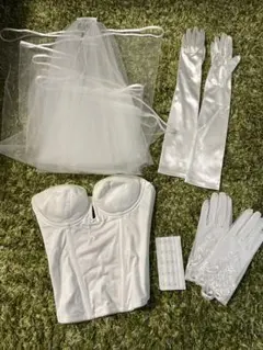 ブライダルセット　(ビスチェ・グローブ2点・ベール)