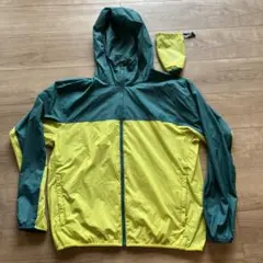 ユニクロ　ポケッタブルパーカー