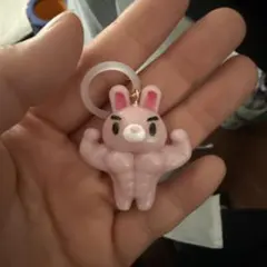 筋肉質のピンクうさぎのキーホルダー＆傘チャームのサムネイル