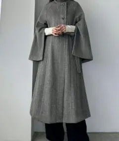 新品タグ付き　louere 2wayスリットスリーブハイネックフレアコート