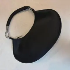 【美品】Giorgio Armani ハーフムーンハンドバッグのサムネイル