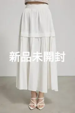 新品タグ付き ✩ rienda バックスリットフレアスカート ホワイト Mのサムネイル