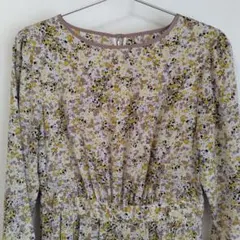 サテンワンピース