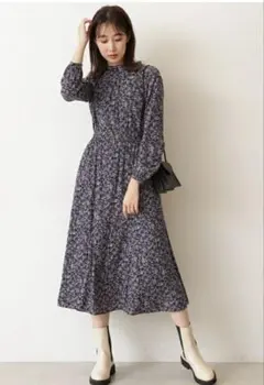 Natural beauty basic 花柄 ネイビー長袖ワンピース