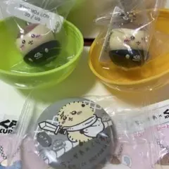 ちいかわ くら寿司 フィギュア くりまんじゅう２個 ラッコ缶バッジ１個3点セット