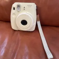 instax mini 8 ホワイト　白　バニラ　ストラップ付き