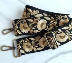 インド刺繍リボンの花柄のブラック系色のストラップ　金具アンティーク