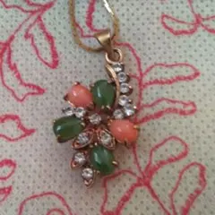 ペンダントヘッド　レトロ　ビンテージ