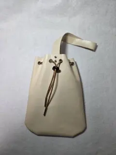 クリーム色のレザー巾着袋、本革、ハンドメイド、手縫い