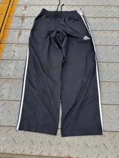 adidasナイロンパンツ