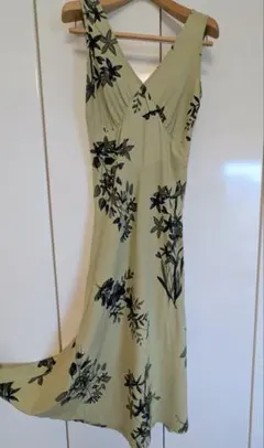 シルク100% 黄緑色 花柄 Vネック ノースリーブ ロングワンピース