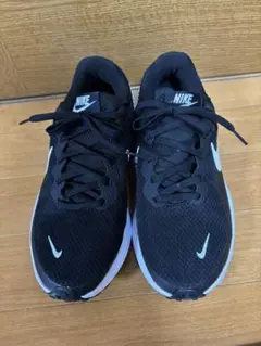 NIKE REVOLUTION 8 ブラック×ホワイト　24センチ