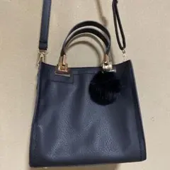 黒い合成皮革ショルダーバッグ