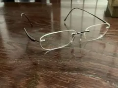 シルバーメタルフレーム長方形眼鏡