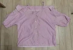 オフショルダー赤白ストライプシャツ
