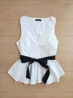 ZARA TRF ウエストリボン ノースリーブシャツ ペプラムのサムネイル