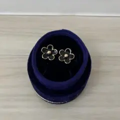 花型 ゴールド ブラック ピアス