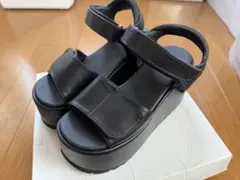 【新品・未使用】厚底サンダル　ブラック　S