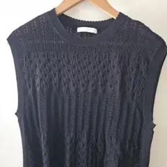 ブラックノースリーブ編み柄トップス