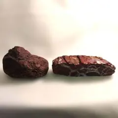 赤っぽい石