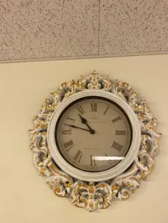 クラシックな掛時計