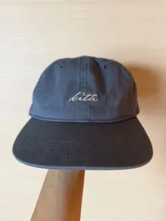 kith ロゴ　コットン100% キャップ　くすみブルーのサムネイル