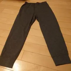 ユニクロ　140サイズ グレー ロングパンツ