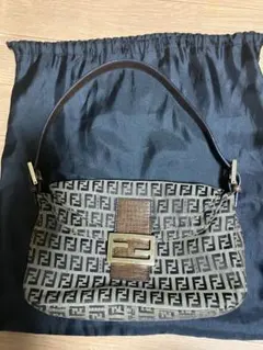 【美品】FENDI フェンディ　ワンショルダーバッグ　マンマバケット