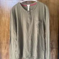 オリーブ色ポケット付き長袖カットソー
