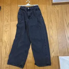 GU ブラック デニムツータックワイドパンツ
