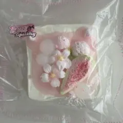 kikisquishy キキ グァバ桜ピンク ホワイト トースト Lスクイーズのサムネイル
