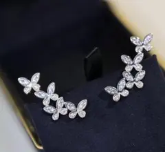 連なる蝶々ピアス シルバー 繊細 大人かわいい お呼ばれ 結婚式