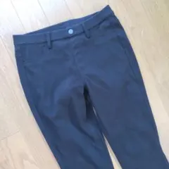 ブラック スキニーパンツ　UNIQLO