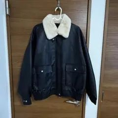 moment+ ファー付きブラックレザージャケット